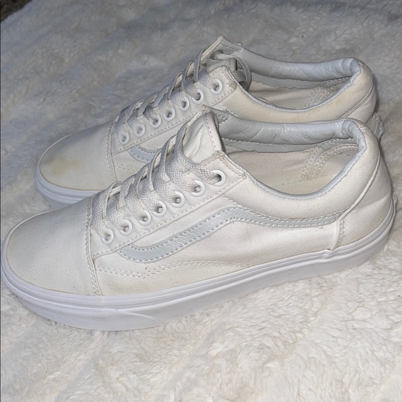 Vans Old Skool White Canvas Low-Top Sneakers - Picture 3 of 8